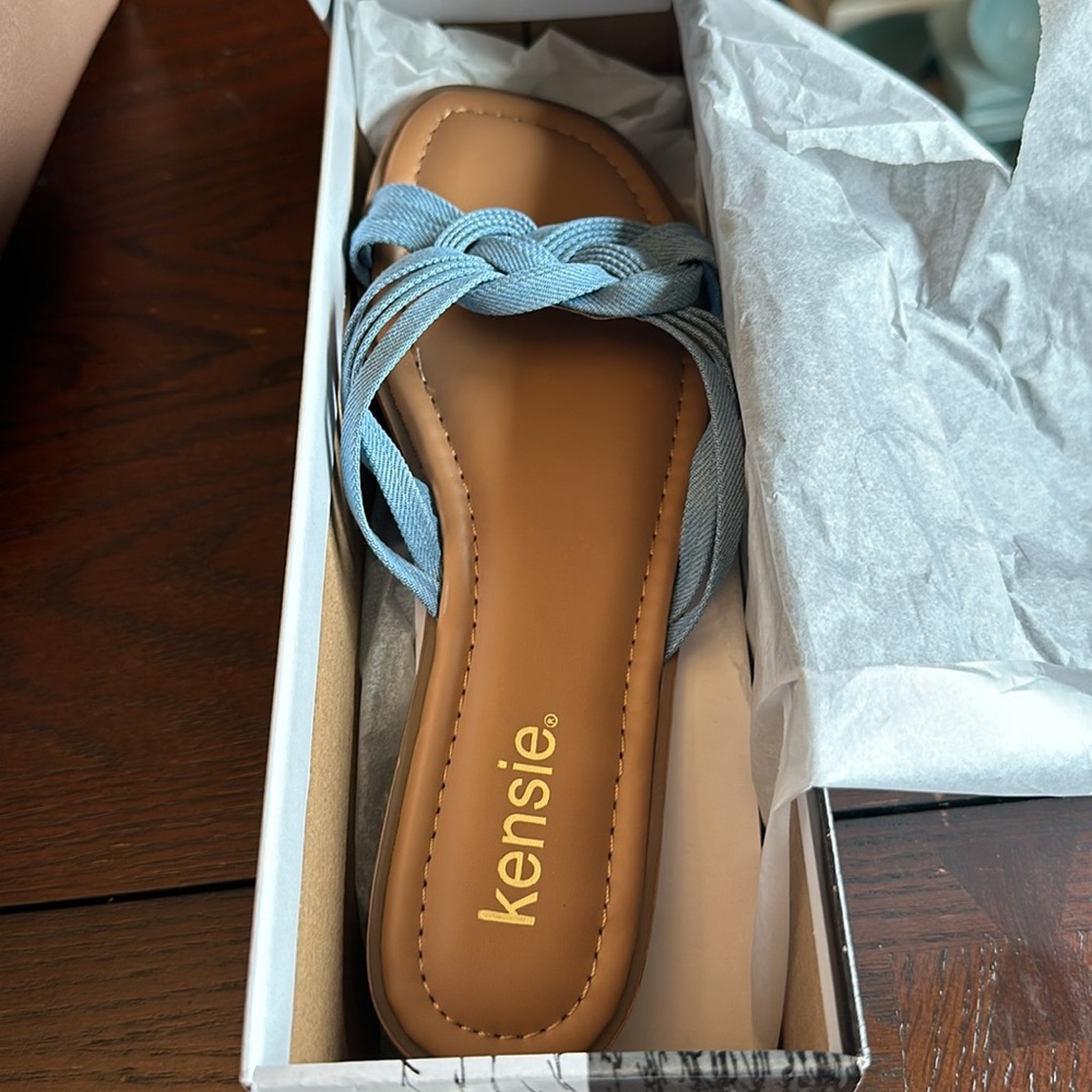 Kenzie sandals size 7